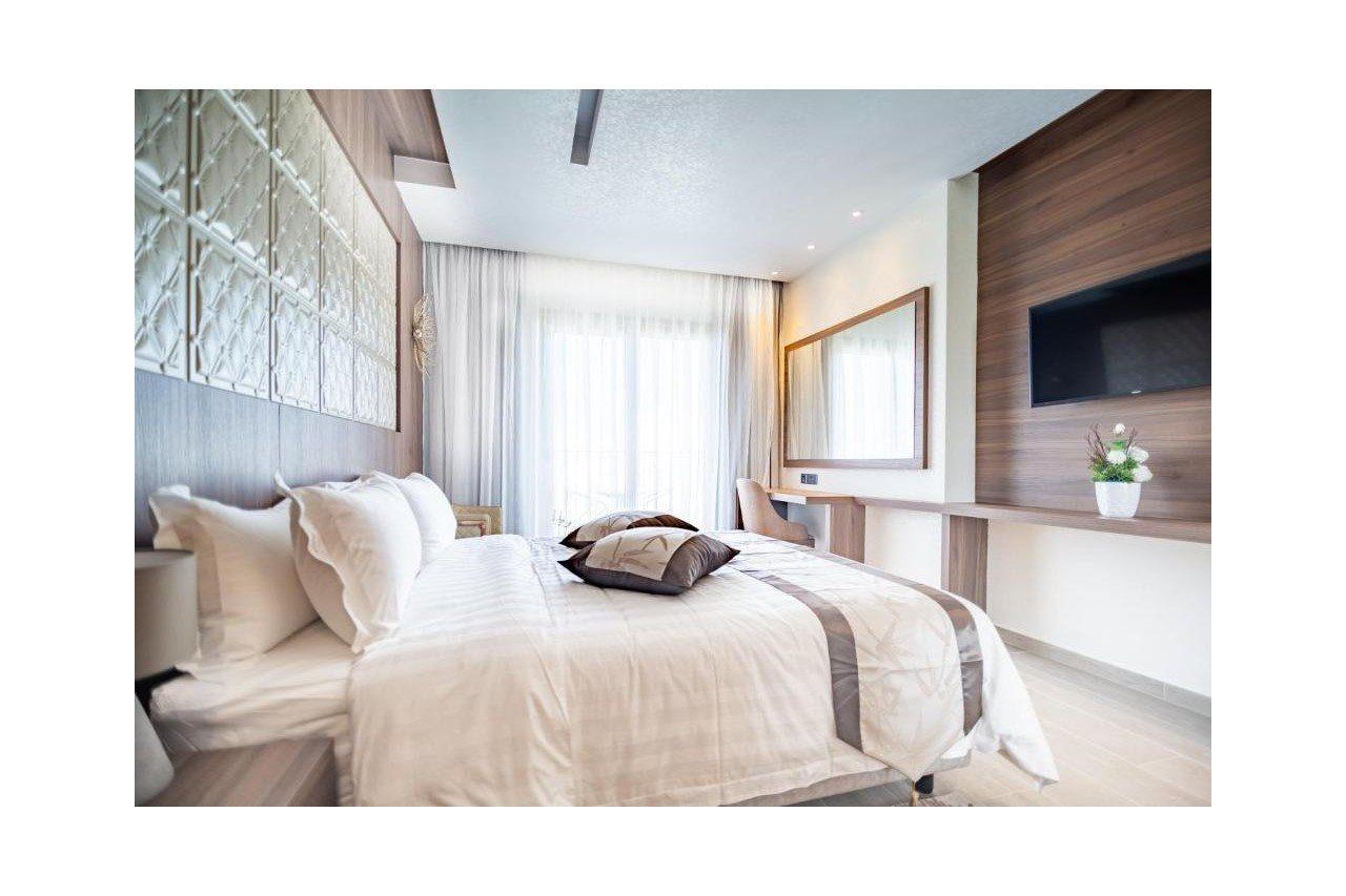 Leonardo Boutique Hotel Larnaca Ngoại thất bức ảnh
