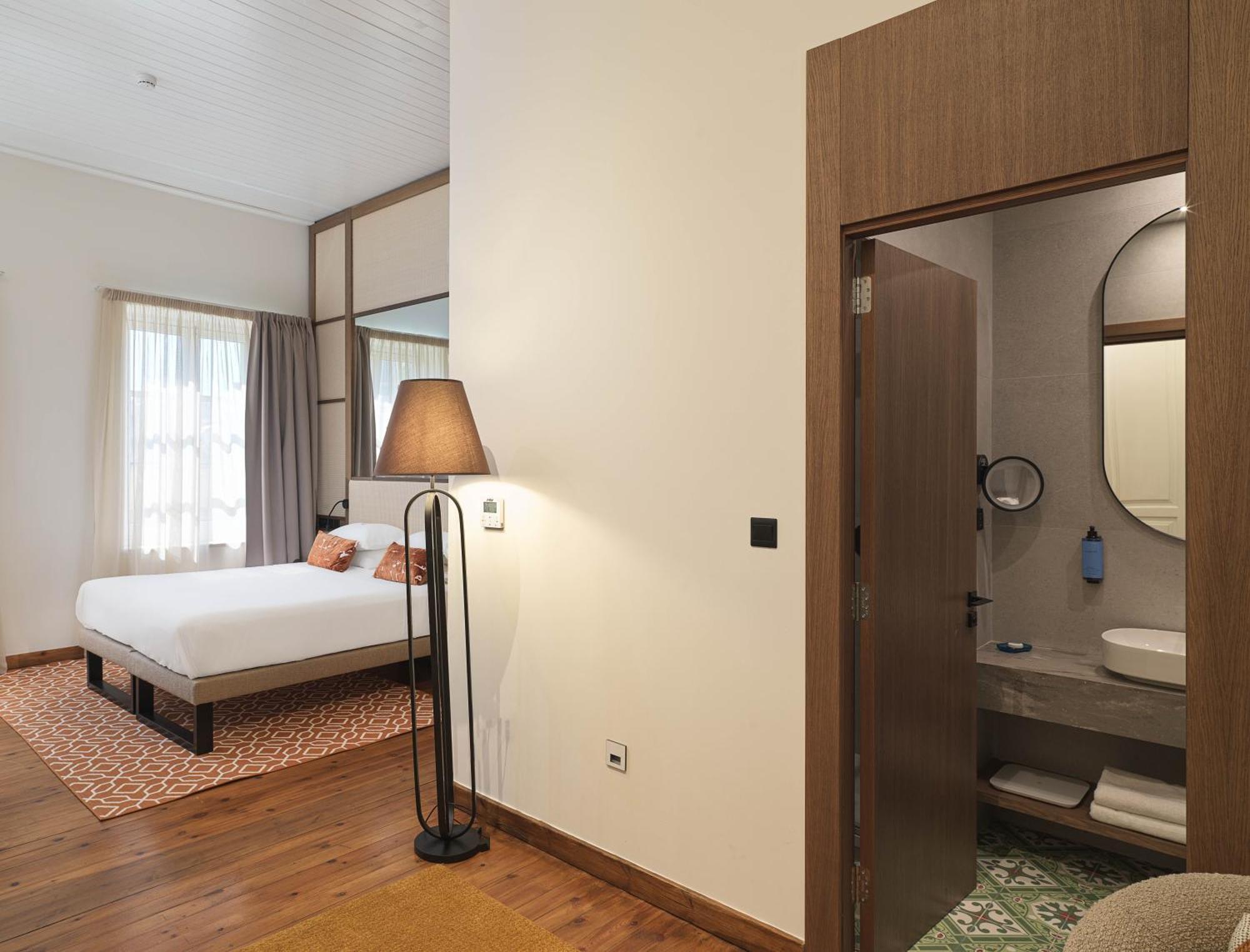 Leonardo Boutique Hotel Larnaca Ngoại thất bức ảnh
